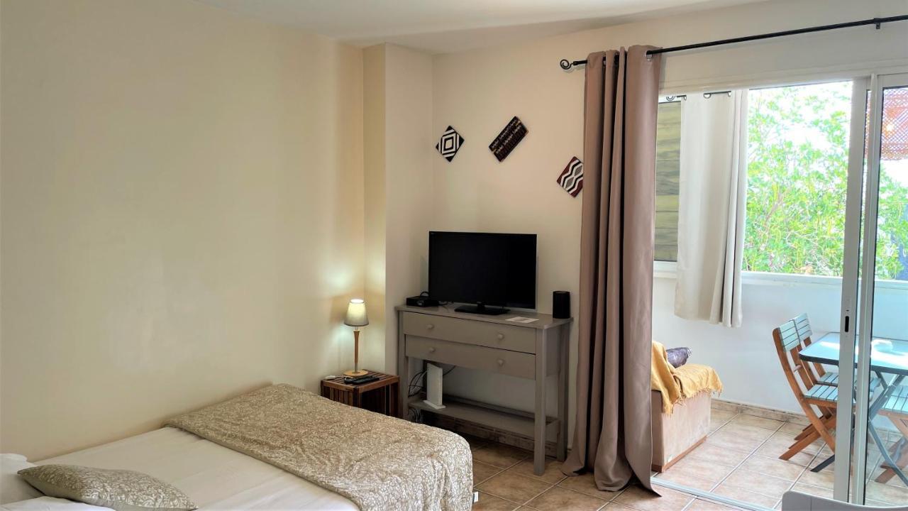 Grand Studio Lumineux - Saint Gilles Les Bains Appartement Buitenkant foto